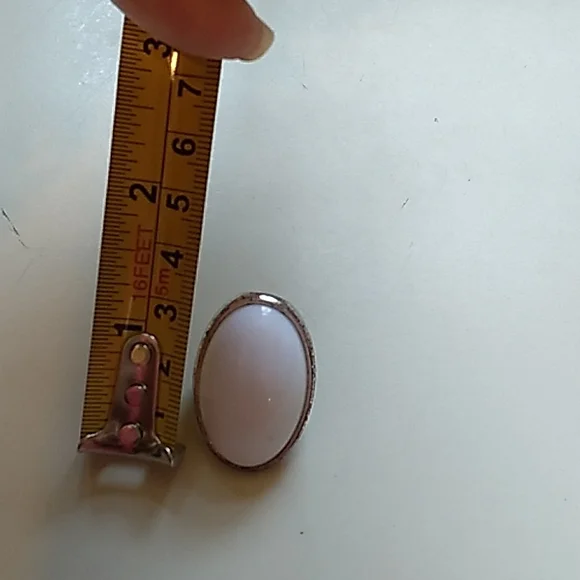 Vintage Oval-Shaped White Ring - Picture 6 of 6